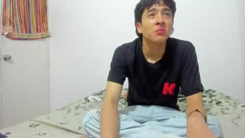 picaszomilos350 online show from April 22, 10:42 am