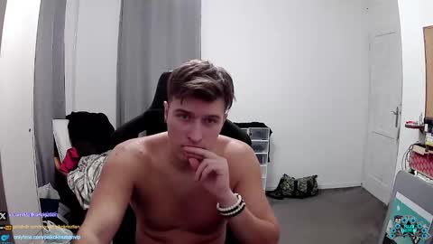 plkrisztian online show from November 18, 4:33 pm