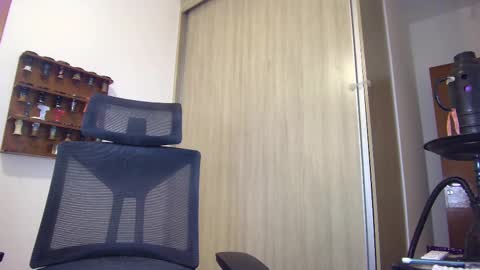 Snapshot of polar_bear91 chatting on January 15, 5:08 am Bear online show from January 15, 5:08 am