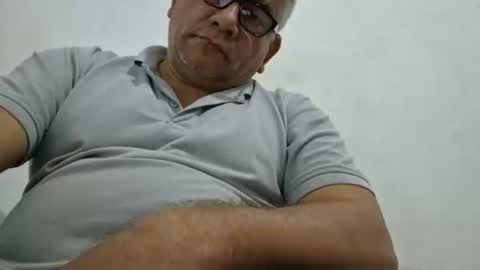 Snapshot of poli475 chatting on February 17, 4:15 pm poli online show from February 17, 4:15 pm