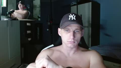 Snapshot of poliglotjoe chatting on October 5, 5:39 pm Poliglot online show from October 5, 5:39 pm
