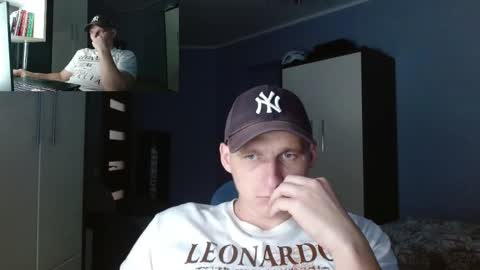 Snapshot of poliglotjoe chatting on September 30, 12:31 pm Poliglot online show from September 30, 12:31 pm
