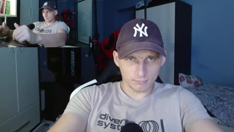 Snapshot of poliglotjoe chatting on October 4, 12:54 pm Poliglot online show from October 4, 12:54 pm