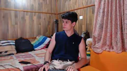 Snapshot of powertwinky chatting on February 4, 5:53 am chris independent  online show from February 4, 5:53 am