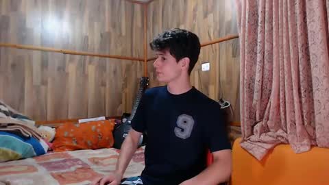 Snapshot of powertwinky chatting on February 12, 5:58 am chris independent  online show from February 12, 5:58 am