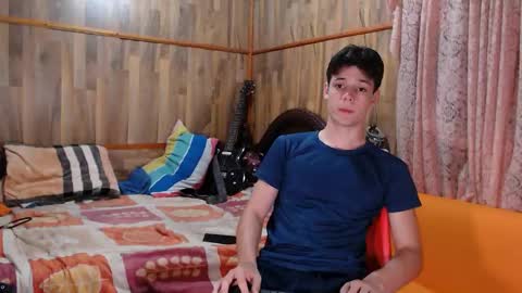 Snapshot of powertwinky chatting on January 27, 5:36 am chris independent  online show from January 27, 5:36 am