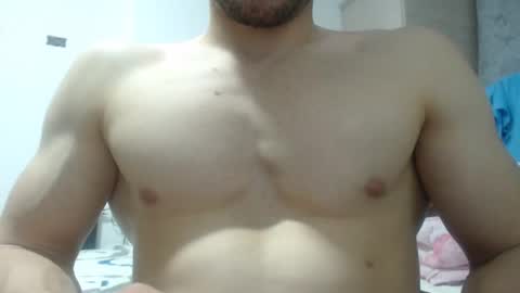 Snapshot of preettyboyx chatting on December 12, 3:21 am JUAN online show from December 12, 3:21 am