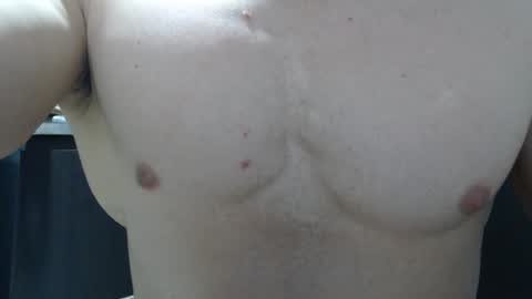 Snapshot of preettyboyx chatting on October 8, 3:33 am JUAN online show from October 8, 3:33 am