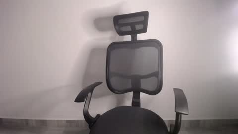 Snapshot of present_the_magic chatting on January 21, 1:08 am Plux online show from January 21, 1:08 am
