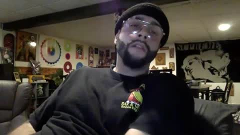 prettyglazed online show from February 3, 8:24 pm