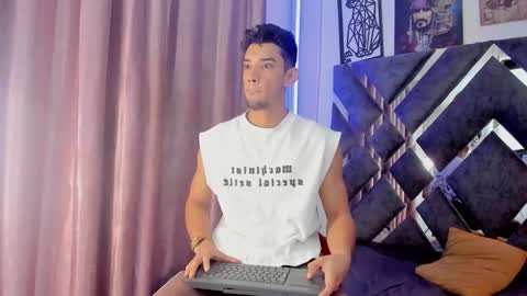 Snapshot of prince_arthur77 chatting on October 1, 1:37 pm prince_arthur77 online show from October 1, 1:37 pm