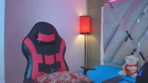 prince_arthur77 online show from April 19, 1:21 pm