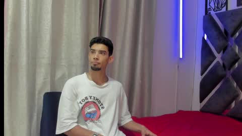 Snapshot of prince_arthur77 chatting on December 3, 1:43 pm prince_arthur77 online show from December 3, 1:43 pm