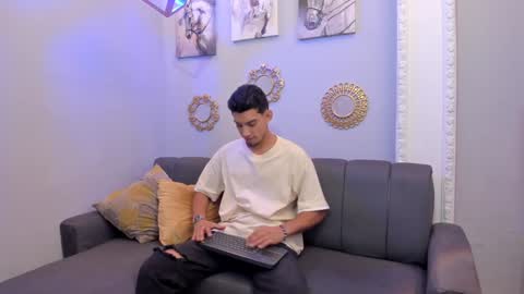 Snapshot of prince_arthur77 chatting on February 7, 1:11 pm prince_arthur77 online show from February 7, 1:11 pm