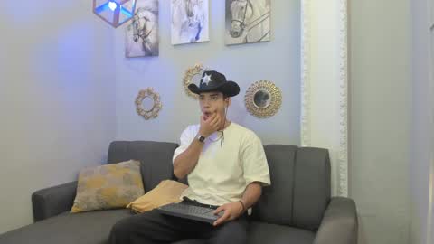 Snapshot of prince_arthur77 chatting on February 2, 12:46 pm prince_arthur77 online show from February 2, 12:46 pm