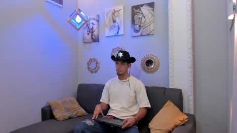 Snapshot of prince_arthur77 chatting on February 8, 12:39 pm prince_arthur77 online show from February 8, 12:39 pm