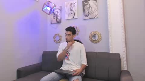 Snapshot of prince_arthur77 chatting on March 6, 12:41 pm prince_arthur77 online show from March 6, 12:41 pm