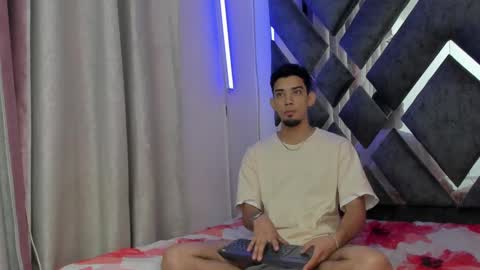 Snapshot of prince_arthur77 chatting on December 23, 1:13 pm prince_arthur77 online show from December 23, 1:13 pm
