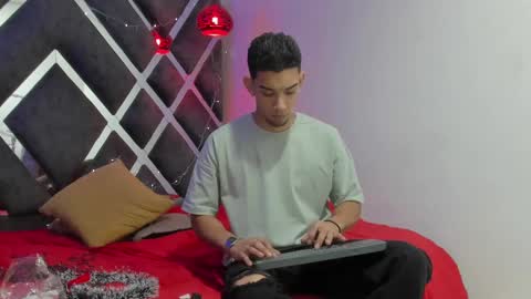 Snapshot of prince_arthur77 chatting on December 6, 1:11 pm prince_arthur77 online show from December 6, 1:11 pm