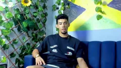 Snapshot of prince_arthur77 chatting on October 15, 1:30 pm prince_arthur77 online show from October 15, 1:30 pm