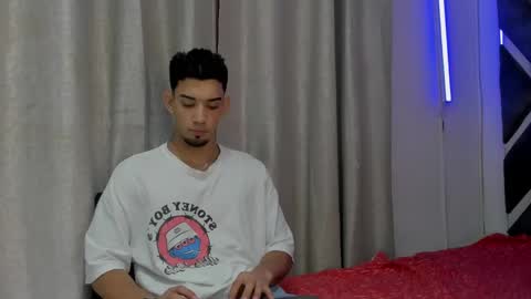 Snapshot of prince_arthur77 chatting on December 28, 12:57 pm prince_arthur77 online show from December 28, 12:57 pm