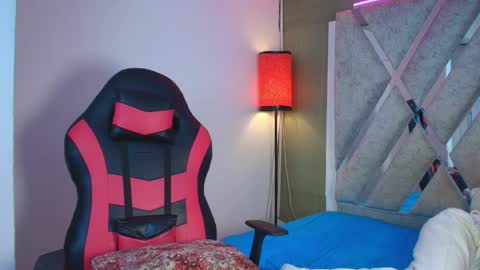 prince_arthur77 online show from April 19, 6:10 pm