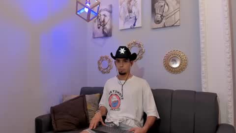 Snapshot of prince_arthur77 chatting on February 18, 3:53 am prince_arthur77 online show from February 18, 3:53 am