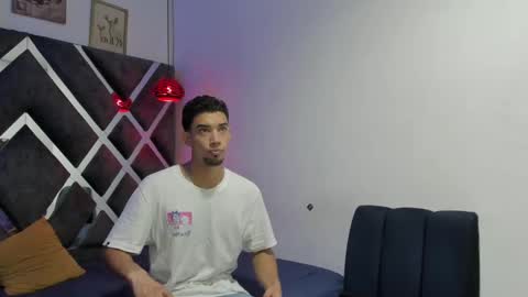 Snapshot of prince_arthur77 chatting on February 25, 1:06 pm prince_arthur77 online show from February 25, 1:06 pm