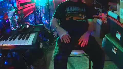 punkrunr083 online show from April 28, 8:52 am