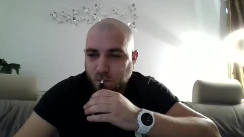 Snapshot of r0bila chatting on March 6, 7:36 am R0bila online show from March 6, 7:36 am