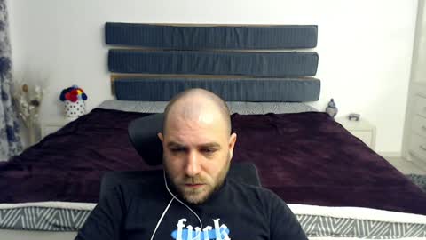 Snapshot of r0bila chatting on January 30, 8:31 pm R0bila online show from January 30, 8:31 pm