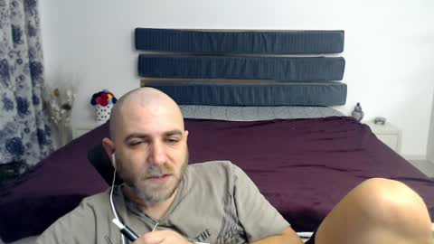 Snapshot of r0bila chatting on January 26, 8:34 pm R0bila online show from January 26, 8:34 pm