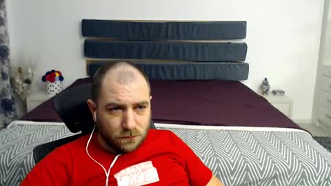 Snapshot of r0bila chatting on February 10, 1:35 am R0bila online show from February 10, 1:35 am