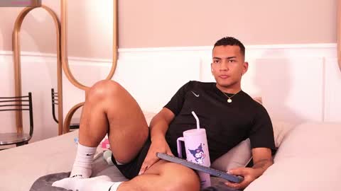 rafa_cruz online show from April 19, 9:06 pm