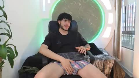 Snapshot of rafael_mendez chatting on October 17, 10:36 pm R A F A E L online show from October 17, 10:36 pm