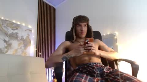 Snapshot of rafaelstone chatting on December 19, 4:02 am IG online show from December 19, 4:02 am
