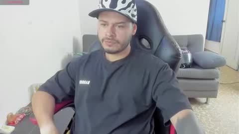 ragnar_lothbrok77 online show from April 26, 6:16 pm