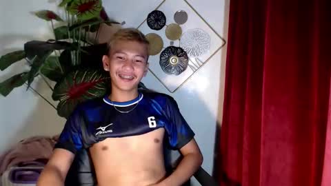 Snapshot of ralfhuge24 chatting on October 5, 1:31 am ralfhuge24 online show from October 5, 1:31 am