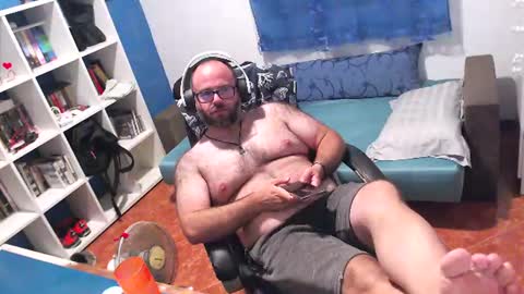 ravingr3d3 online show from July 18, 11:10 pm