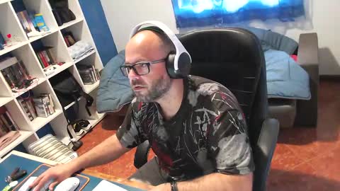 ravingr3d3 online show from April 21, 8:20 am