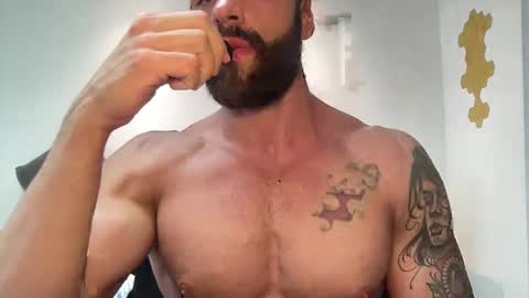 Snapshot of ray90fit chatting on March 9, 5:39 pm rayfit90 online show from March 9, 5:39 pm