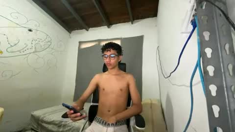 Snapshot of rayeduardo46 chatting on October 31, 5:05 pm Elbladeee online show from October 31, 5:05 pm