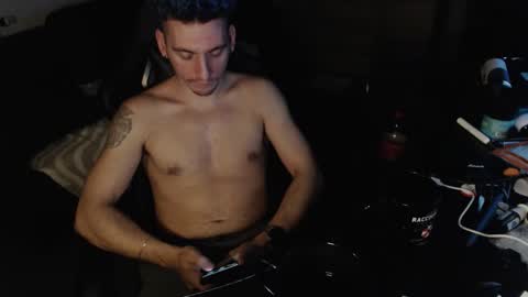 Rayzel online show from December 16, 11:45 pm