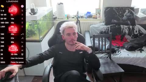 Rayzel online show from April 17, 11:57 am