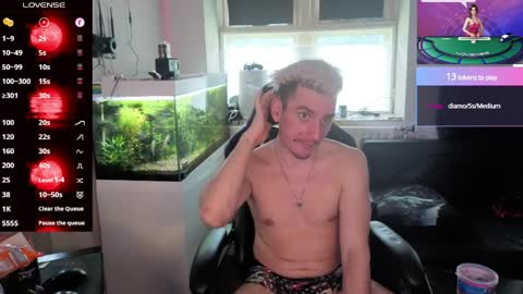 Rayzel White online show from June 2, 5:14 pm