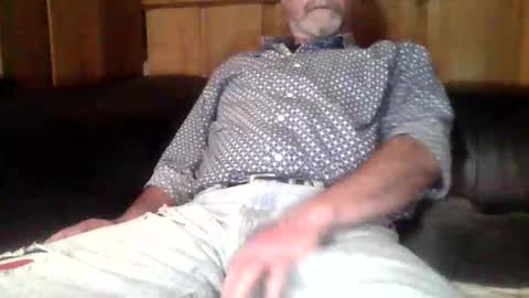 redfox60010 online show from April 23, 4:06 am