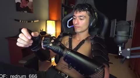 Snapshot of redrum_696 chatting on February 18, 4:27 pm Red online show from February 18, 4:27 pm