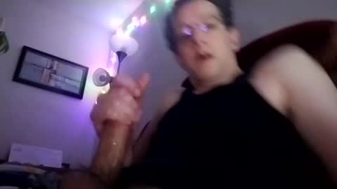 Snapshot of regularguy20 chatting on December 21, 10:50 am regularguy20 online show from December 21, 10:50 am