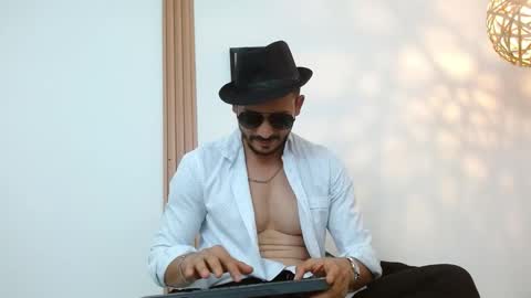 Snapshot of reiko_85_ chatting on December 13, 8:37 pm REIKO online show from December 13, 8:37 pm