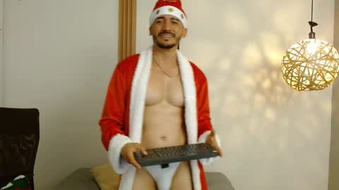 Snapshot of reiko_85_ chatting on December 2, 7:14 pm REIKO online show from December 2, 7:14 pm